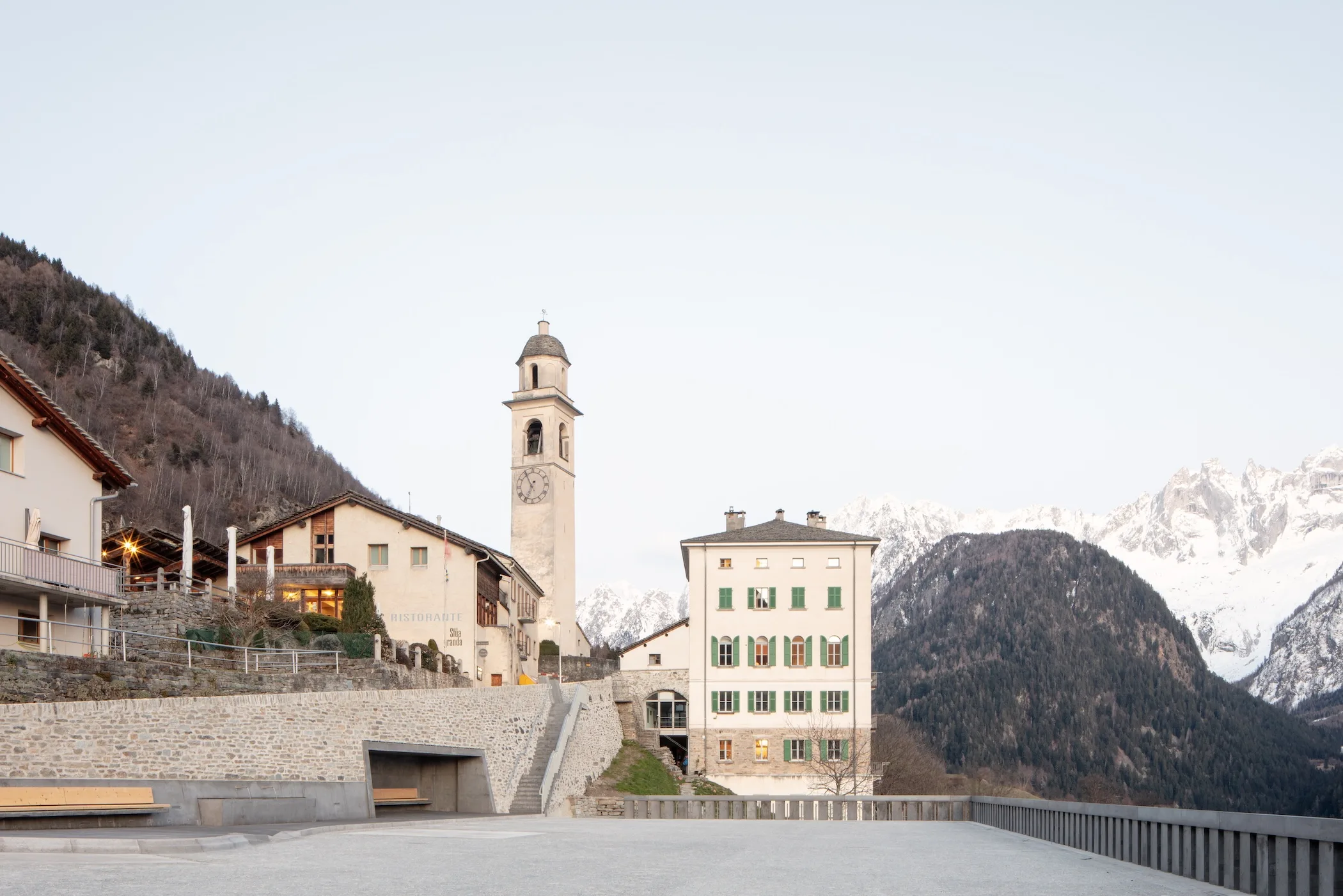 Postautowendeplatz und Parkhaus | Soglio